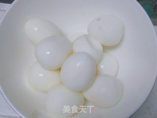 鹌鹑蛋红烧肉的做法步骤：4