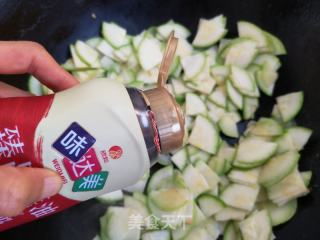 西葫芦炒鸡蛋的做法步骤：5