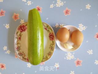 西葫芦炒鸡蛋的做法步骤：1