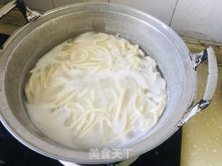 酸菜羊肉手擀面的做法步骤：7