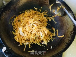 土豆丝炒酸菜的做法步骤：11
