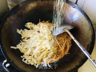 土豆丝炒酸菜的做法步骤：10