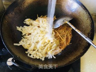 土豆丝炒酸菜的做法步骤：9