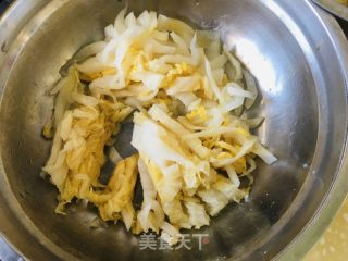 土豆丝炒酸菜的做法步骤：4