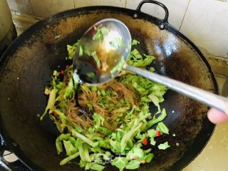 莲花菜炒粉条的做法步骤：12