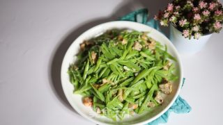 香菇肉末油面筋炒四季豆的做法步骤：6