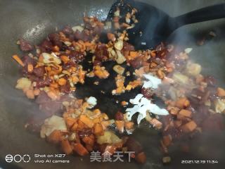 胡萝卜香肠炒饭的做法步骤：3