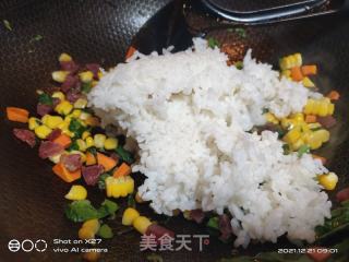 香肠玉米炒饭的做法步骤：4