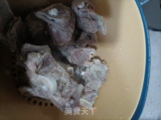 白萝卜羊蝎子汤的做法步骤：4