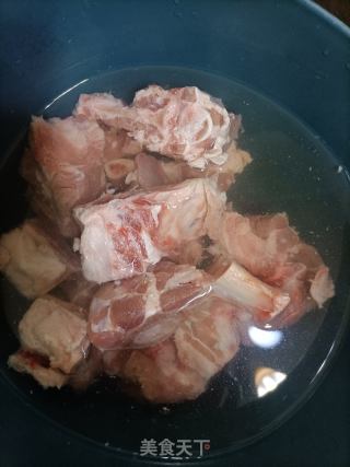 白萝卜羊蝎子汤的做法步骤：1