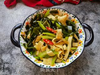 小海带芹菜拌豆腐皮的做法步骤：9