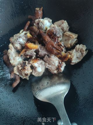 鸡爪烧排骨的做法步骤：5