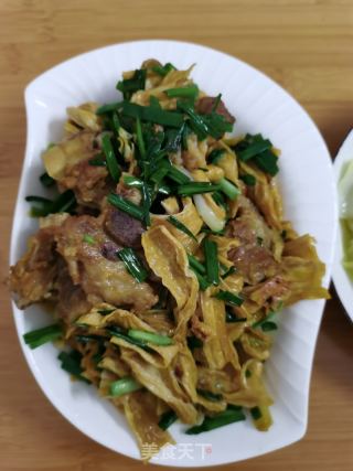 排骨炒腐竹的做法步骤：16