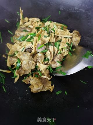 排骨炒腐竹的做法步骤：15