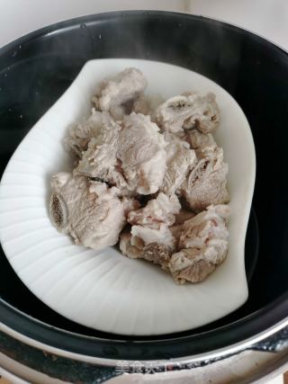 排骨炒腐竹的做法步骤：2