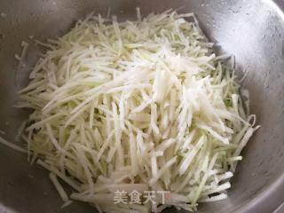 白萝卜猪肉粉条馅包子的做法步骤：3