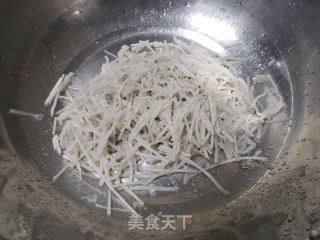 白萝卜猪肉粉条馅包子的做法步骤：2