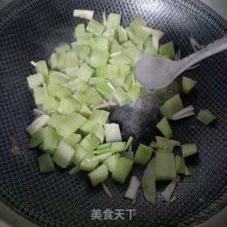 莴苣丁炒鸡肉丁的做法步骤：7