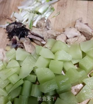 莴苣丁炒鸡肉丁的做法步骤：4