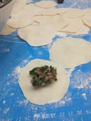 虾皮肉三鲜水饺的做法步骤：2