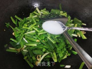 虾皮炒韭菜的做法步骤：5
