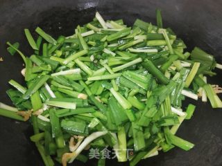 虾皮炒韭菜的做法步骤：4