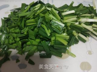 虾皮炒韭菜的做法步骤：1