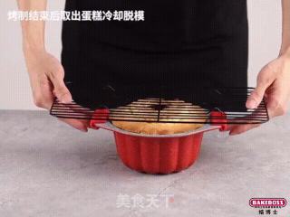 雪莓巧克力皇冠，皇冠般高雅华贵，美味得使人遐想联翩的做法步骤：4