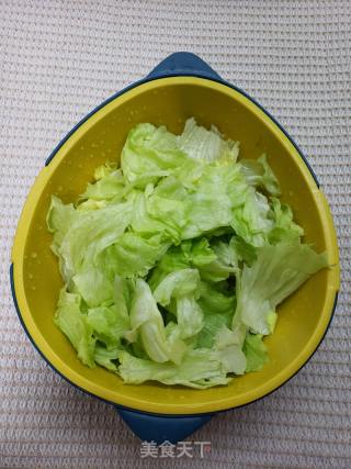 虾皮炝拌圆生菜的做法步骤：1