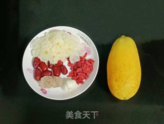 木瓜银耳甜汤的做法步骤：1