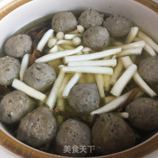 肉丸菌菇汤的做法步骤：6