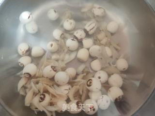 红枣雪梨银耳莲子羹的做法步骤：4