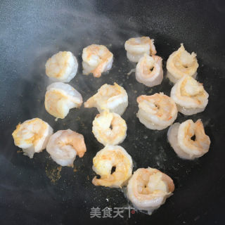鸡蛋青椒炒虾仁的做法步骤：6