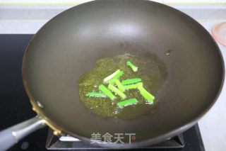 辣椒胡萝卜炒口蘑的做法步骤：3