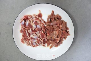 辣椒炒鸡杂的做法步骤：2