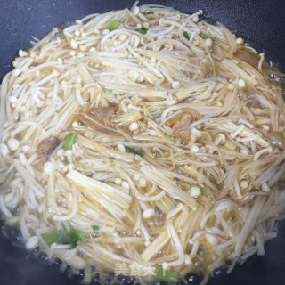 香葱油渣烧金针菇的做法步骤：5