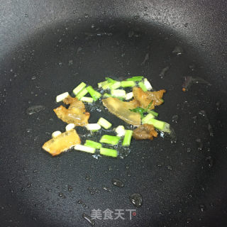 香葱油渣烧金针菇的做法步骤：3