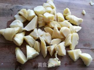 咸肉烧冬笋的做法步骤：3