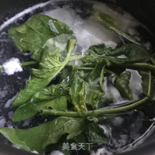 酸汤荷包蛋的做法步骤：5