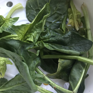 酸汤荷包蛋的做法步骤：2