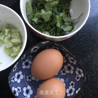 酸汤荷包蛋的做法步骤：1