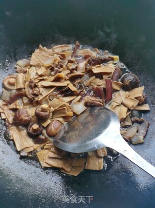 笋干焖腊肉的做法步骤：11