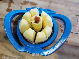 苹果南瓜蒸红枣的做法步骤：1
