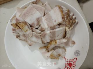 尖椒炒肉的做法步骤：1