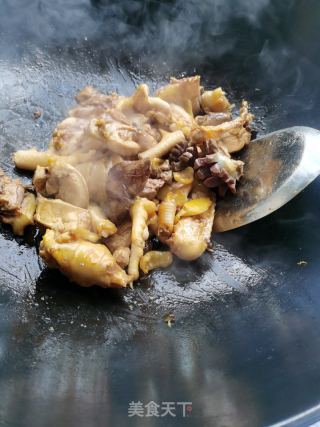 芋头焖鸡的做法步骤：7
