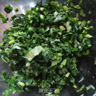 萝卜缨炒豆干的做法步骤：1