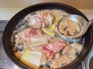 酱大骨的做法步骤：9