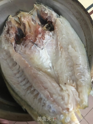 红烧黄花鱼的做法步骤：2