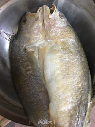 红烧黄花鱼的做法步骤：1