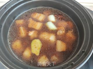 五花肉烧芋头的做法步骤：11